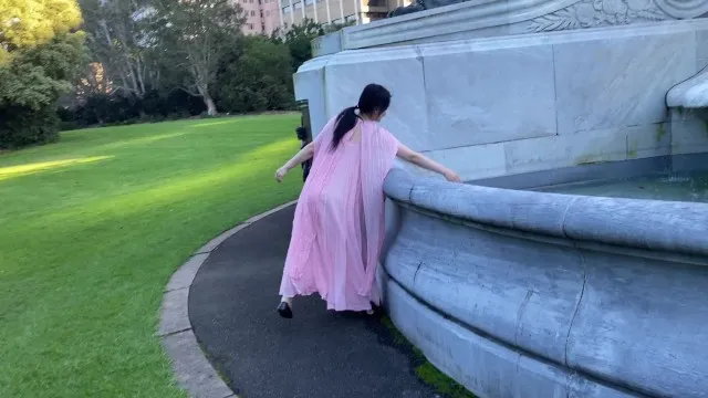 Milf enculée et sucée par un ado en levrette