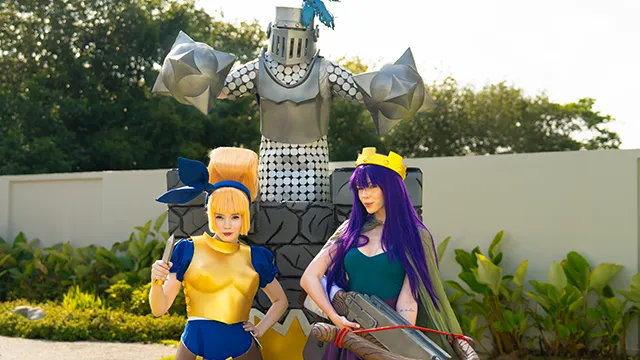Mega knight de clash royale claque la chatte serrée d'une milf cosplay