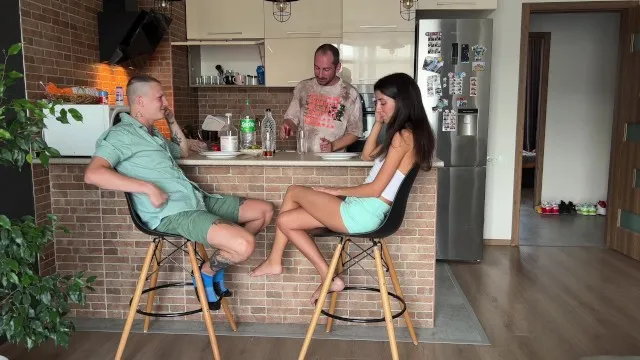 тихое соблазнение куколда: лучший друг трахает девушку