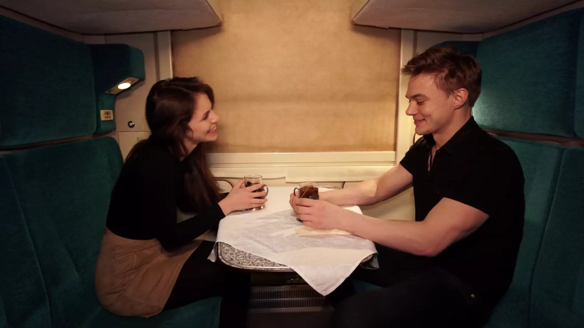 Train meeting leads milf teen anal blowjob