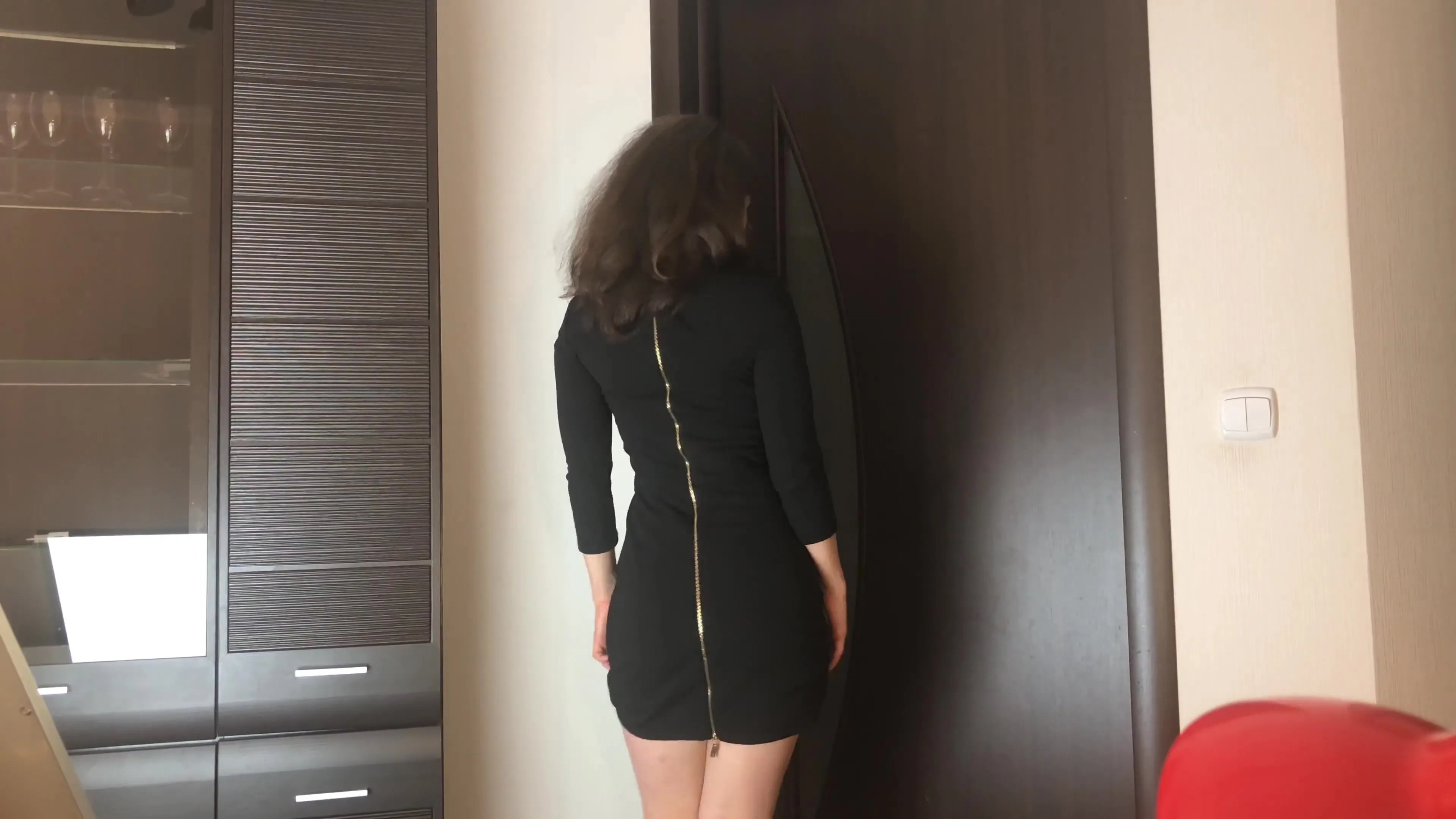 可愛い女の子のストリップがフェラと激しいセックスへ