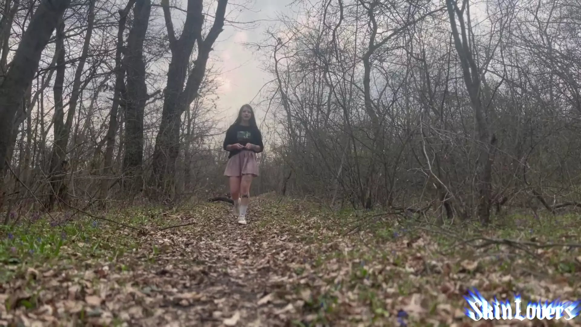Public pov: nymphomaniac begs for woods fucking