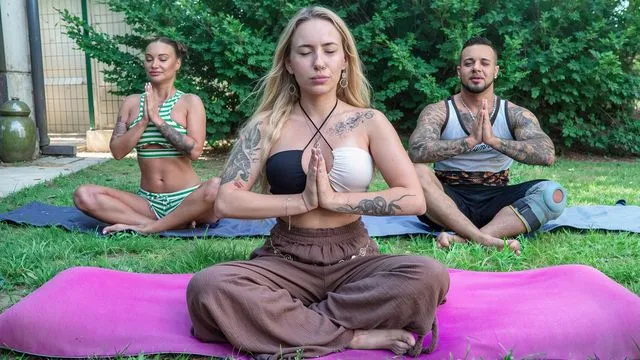 Sesión anal y mamada milf yoga con teen