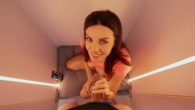 Beurette milf belle-sœur surprise en train de se masturber baisée