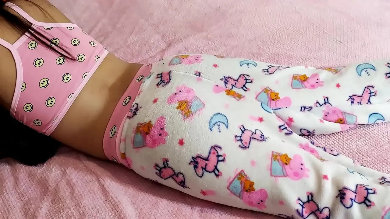 Provocative pink teen niece alone gets anal blowjob