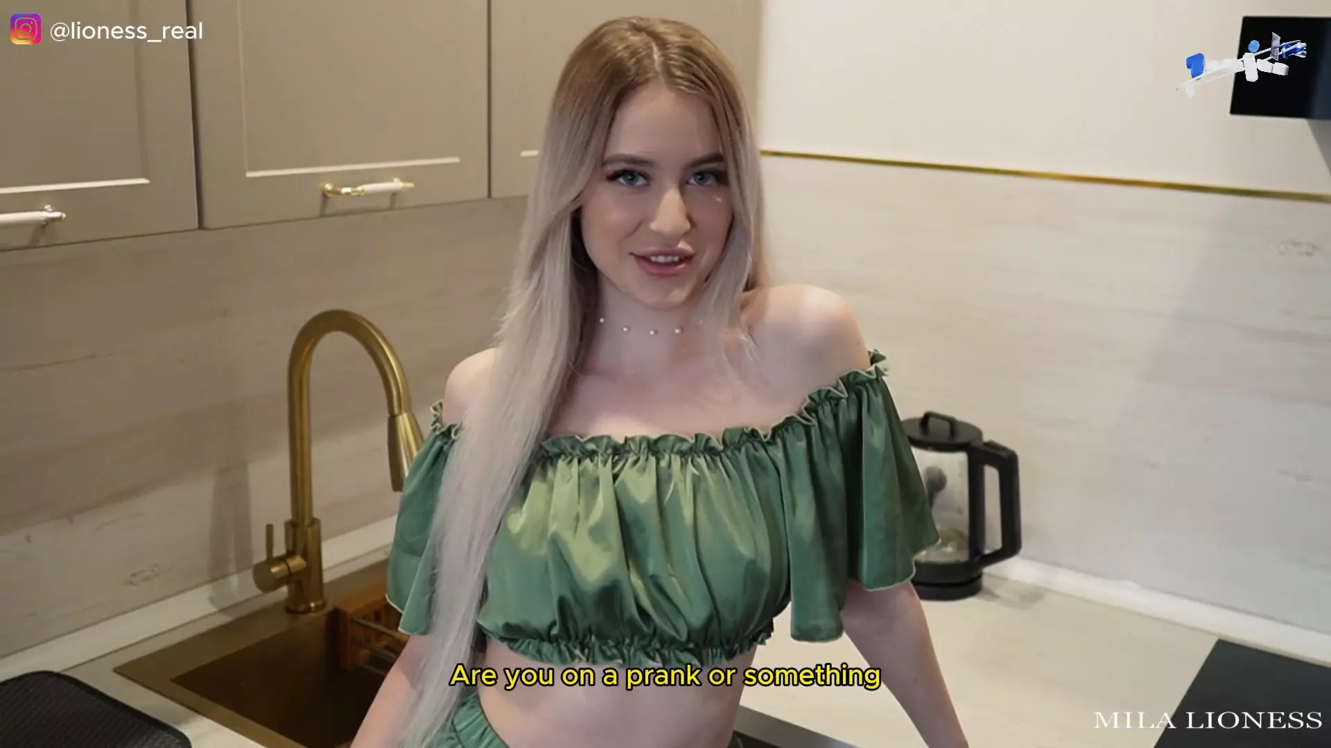 Stepsister cheats on boyfriend with stepbro