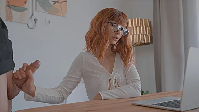Ado creampie pendant une réunion zoom