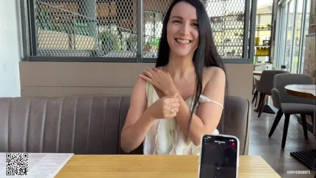 费里震蛋让她在餐厅里高潮连连