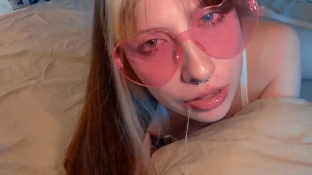 Stepsister home sex, cum on pussy and back inside