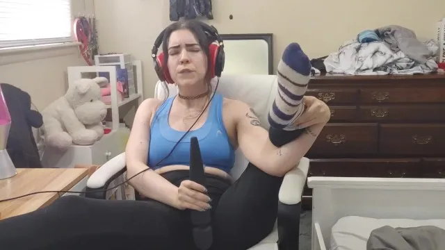 Headphones on: cumming hard to music
