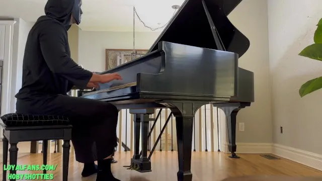 Masked pianist throat fucks hot chick rough