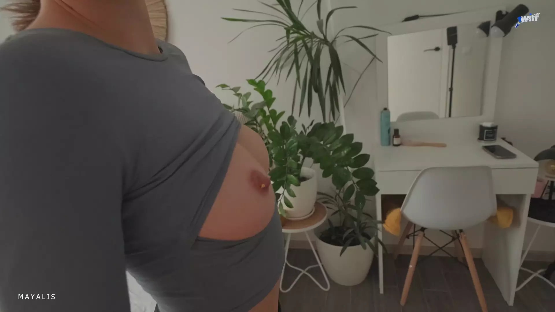 Jolie femme mariée veut une bite et l'obtient