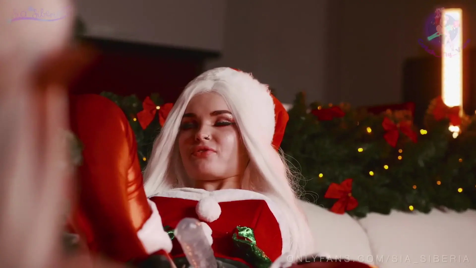 Santa fucks elf in 2020's wildest year