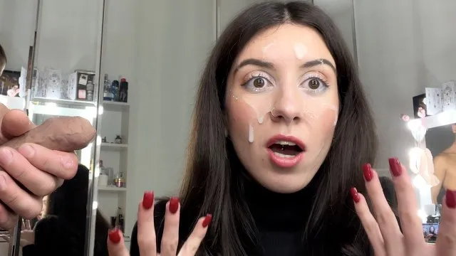 مشي علني مغطى بالمني - مكياج مدمر بالوجه