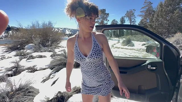 雪地公开与熟女激烈肛交内射