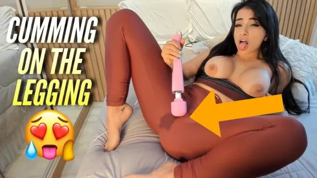 Latina kommt in yogahose - weiblicher orgasmus squirt