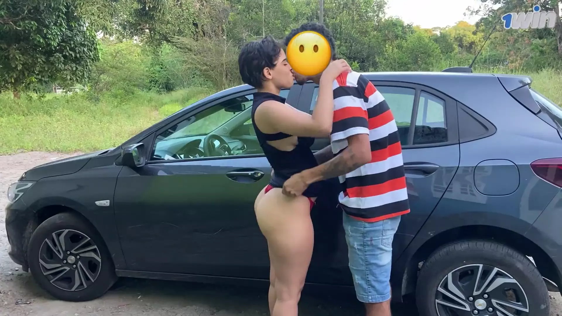 سائق أوبر ينيك طيز ساخن في مكان مهجور، قالت إنه يؤلمها