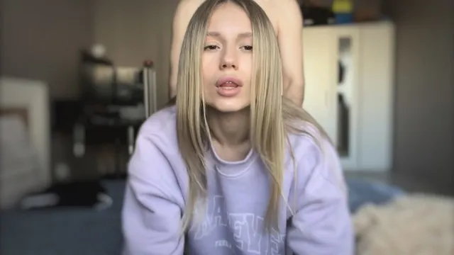 可愛い子との情熱的セックスは顔射で終わる