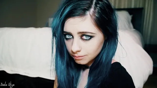 Orgasmusgesicht blauer augen in schöner qual