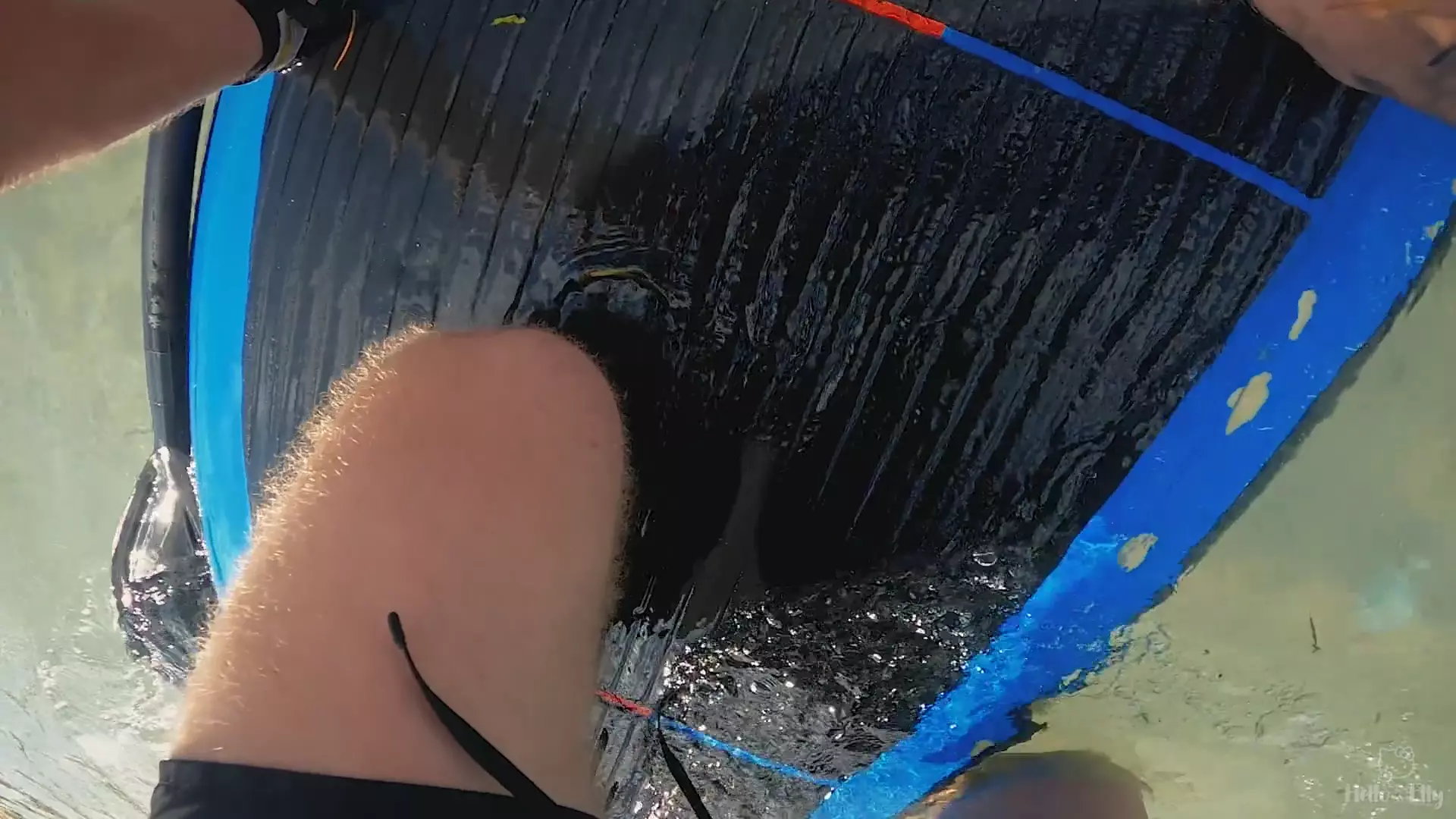 Rencontre milf à la plage : amatrice chaude baisée à bord