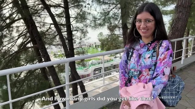 Chica recogida en la calle follada y lefa en gafas