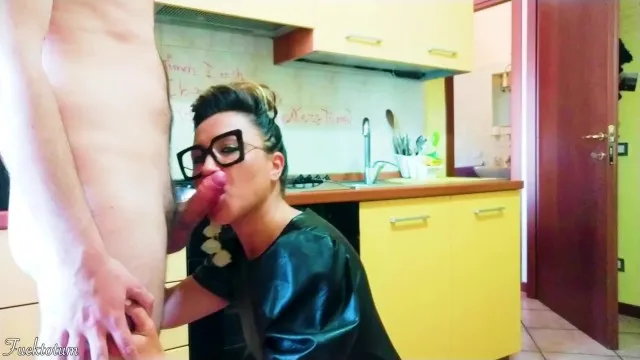 フランス人素人フェラ - ブランド服が汚れる...