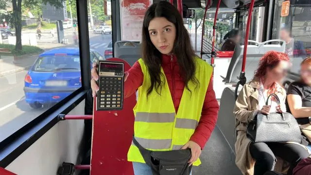 Contrôleur pris à tricher obéit aux exigences de l'agent